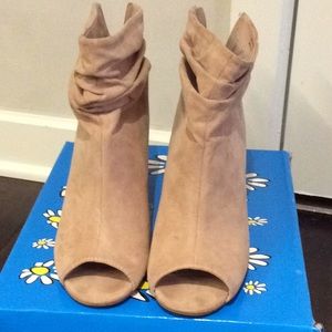 Women’s open toe booties